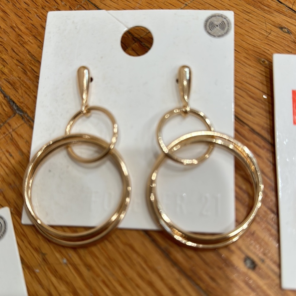 Forever 21 Womens Lot of 6 Pairs of Costume Jewelry Gold Hoop Style Earrings New - Picture 5 of 7